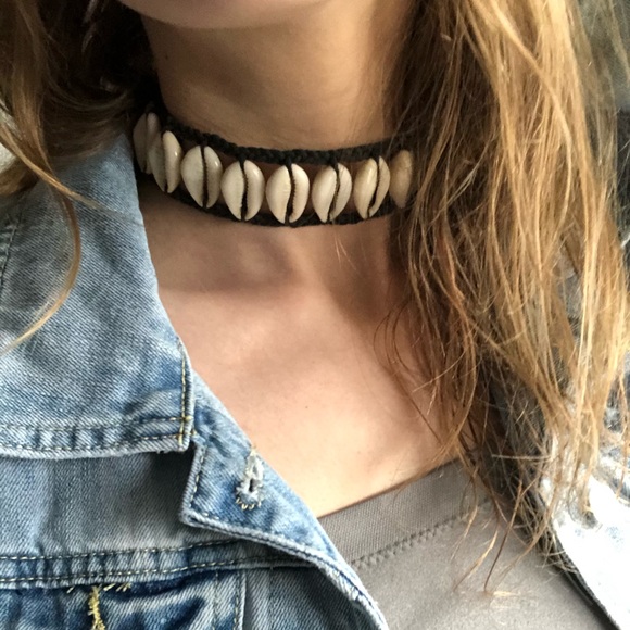 (Free over $30) seashell choker - Picture 2 of 4